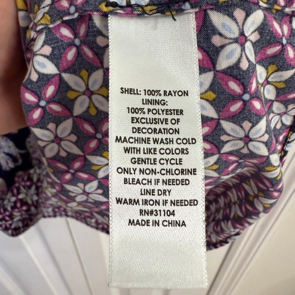 Crown & Ivy Elephant Print Tank Top Sleeveless Blouse Casual Navy‎ Size L - Picture 6 of 6